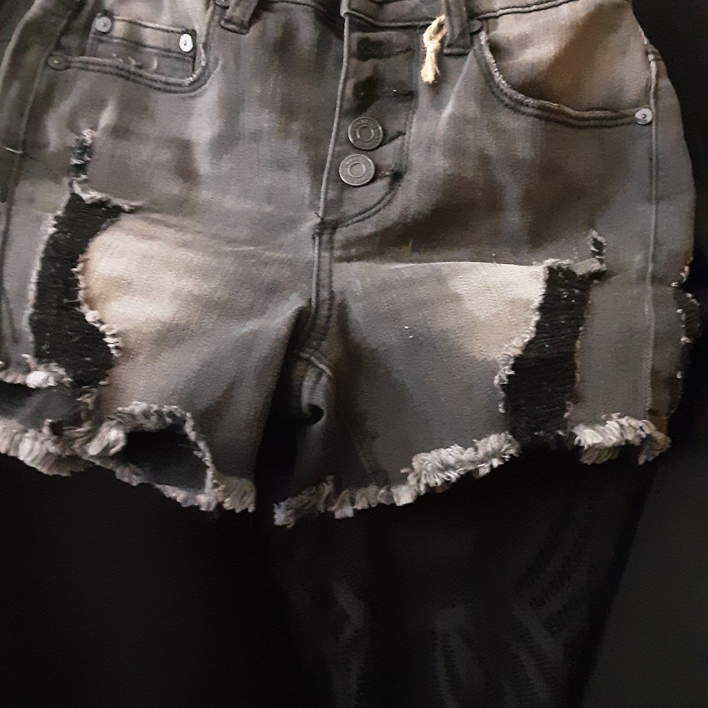 Shorts - Picture 3 of 3